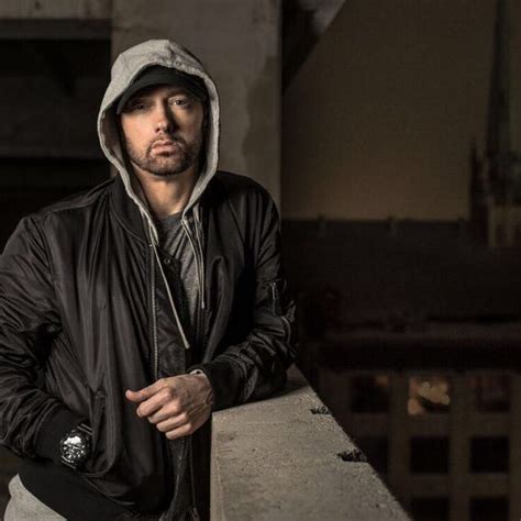 Eminem disses retired racer Danica Patrick in newest。